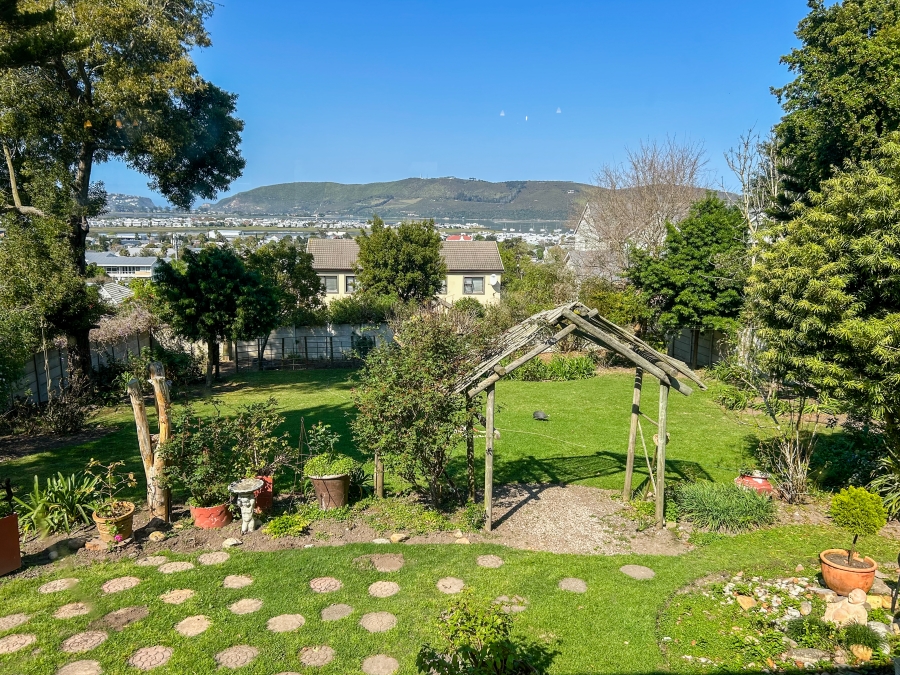 4 Bedroom Property for Sale in Knysna Central Western Cape